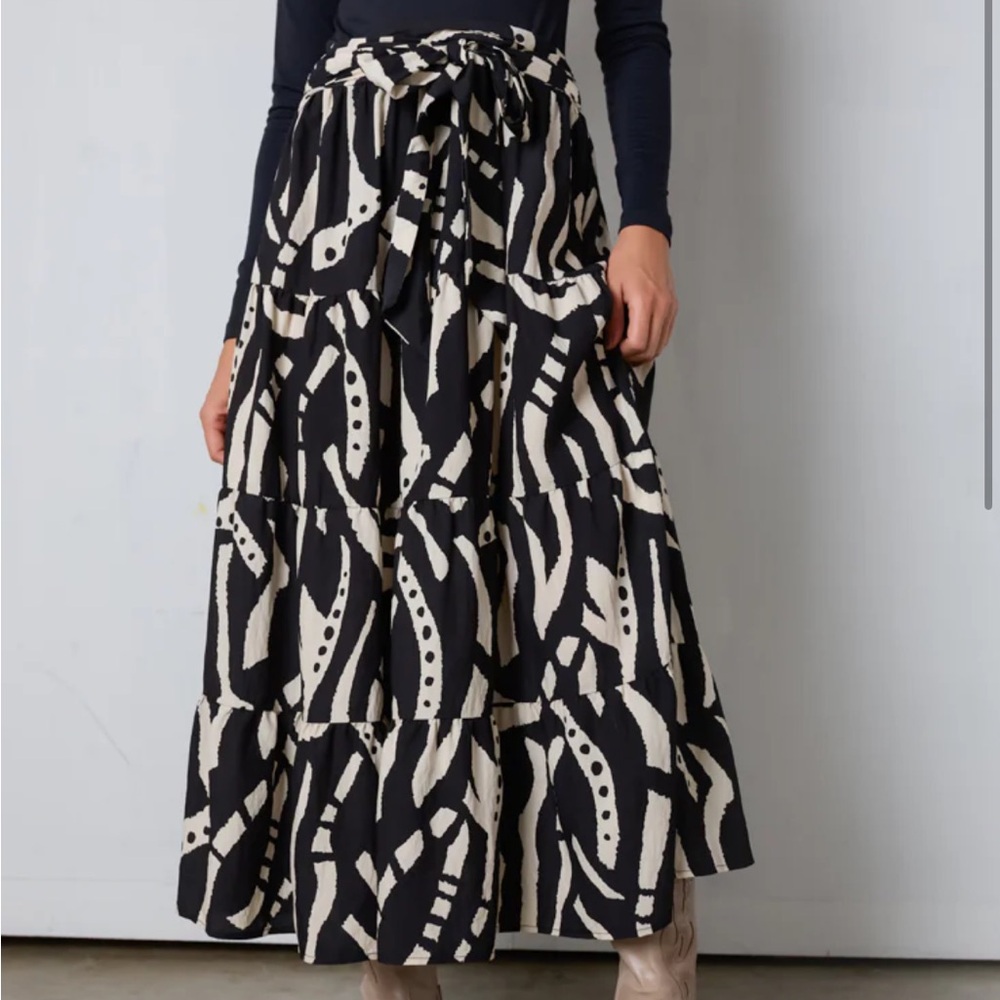 Dress Forum Tiered Midi Skirt